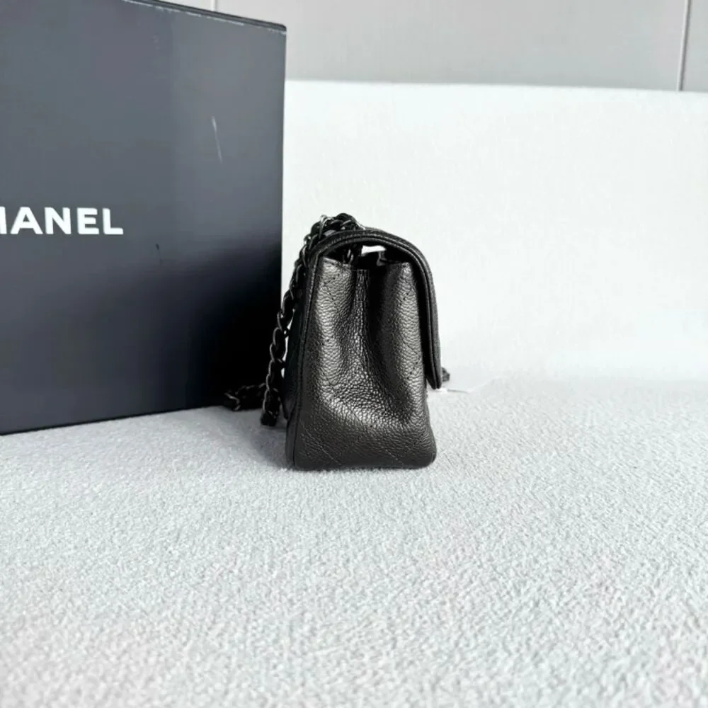 CHANEL brand color